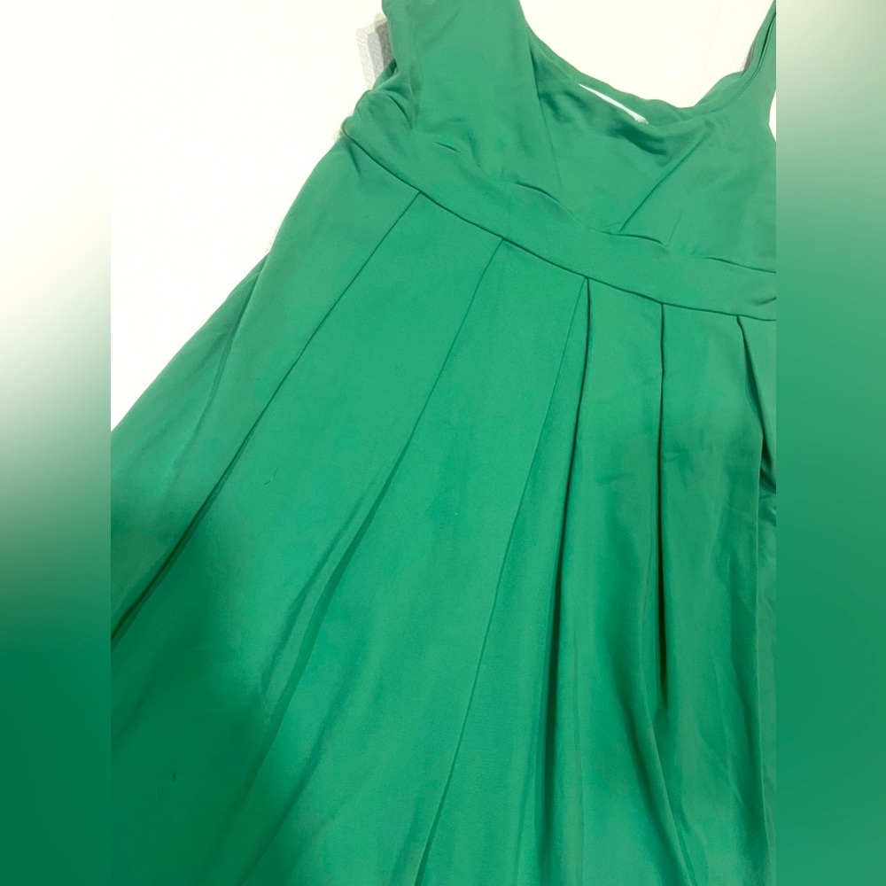 Susana Monaco Green Dress
Empire waist with Pleated front
Size small - Picture 2 of 5